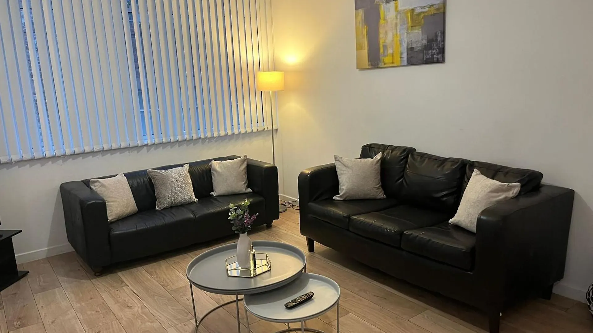 Three Bed City Apartments Νιούκασλ